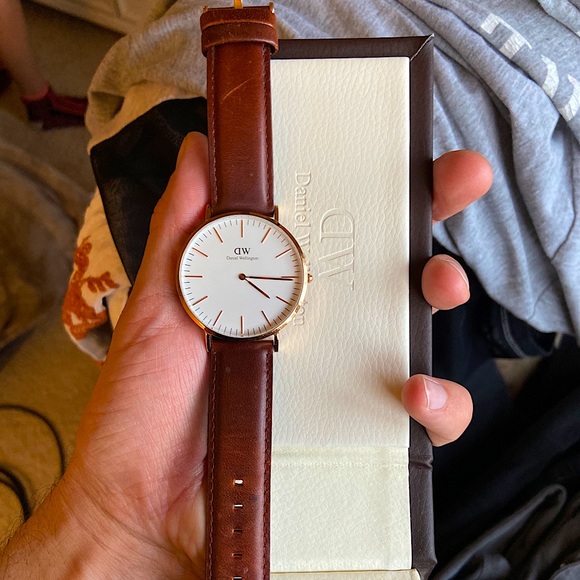 Daniel Wellington Rose Gold Leather Watch - Picture 3 of 4